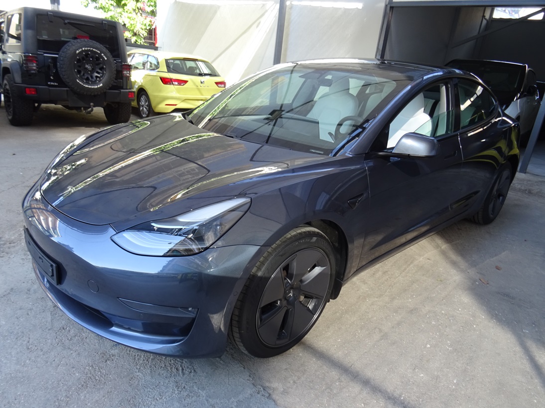 Tesla Model 3 ’21 long range