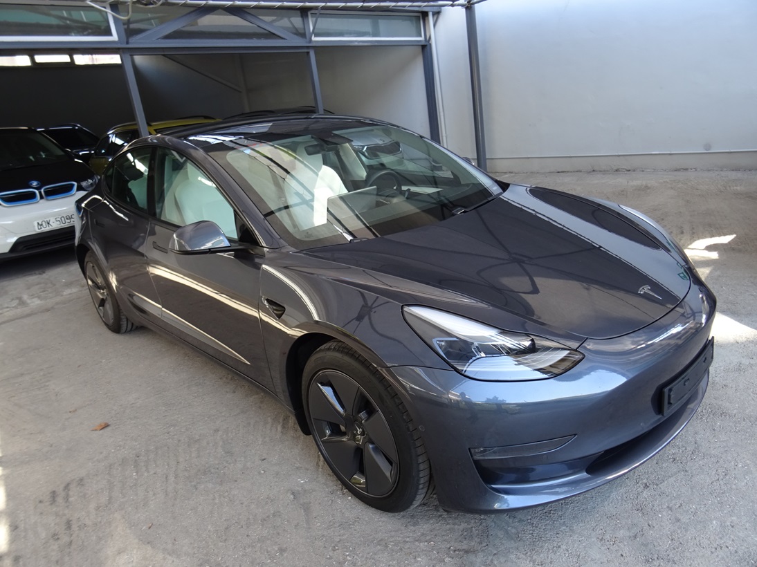 Tesla Model 3 ’21 long range