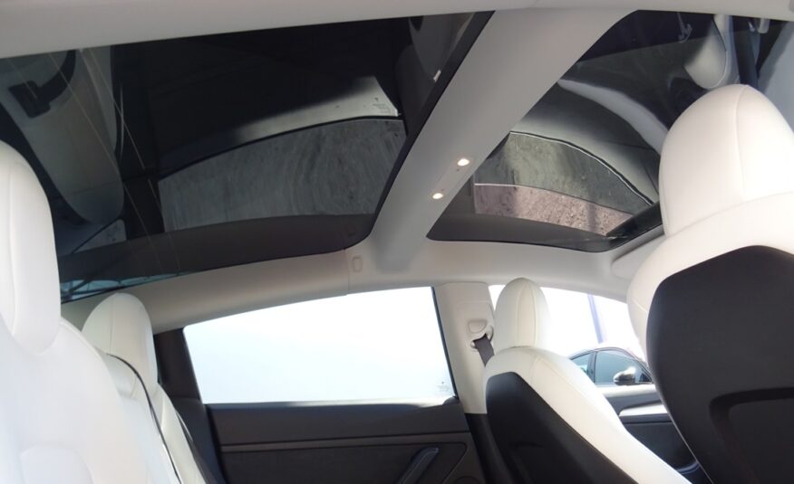 Tesla Model 3 ’21 long range