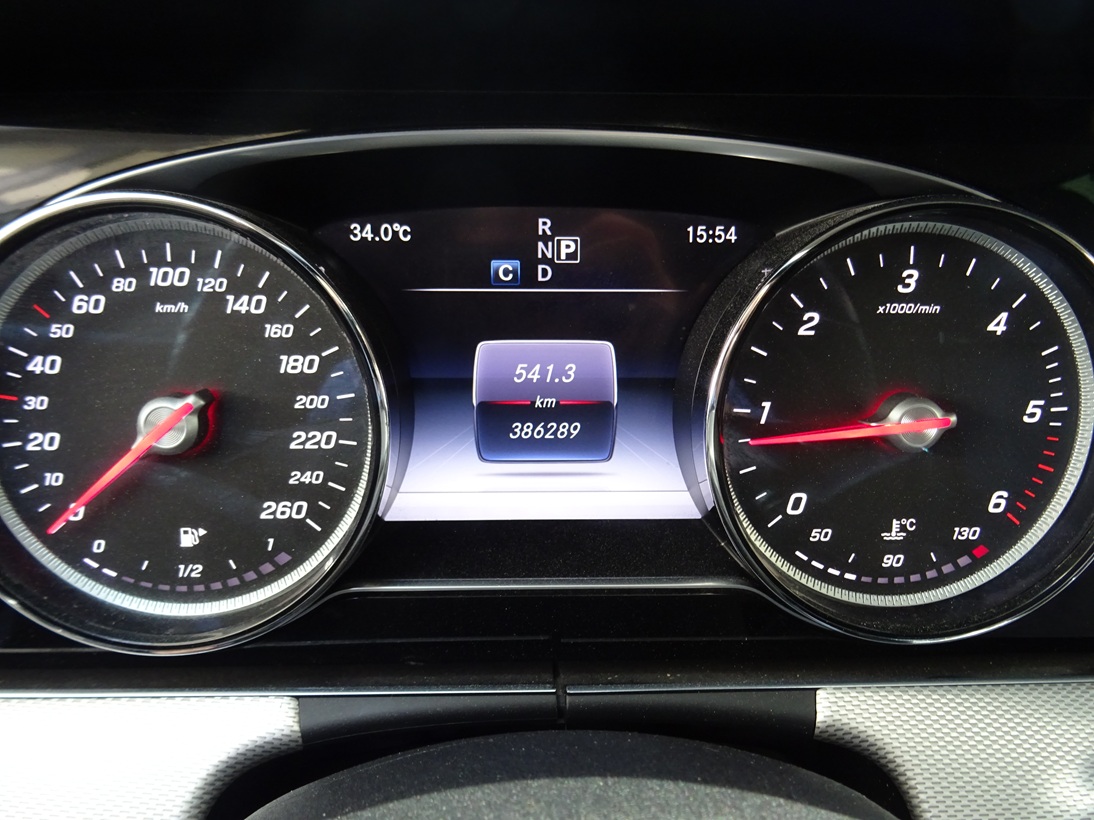 Mercedes-Benz E 220 2017 ενοικιαζεται η αδεια πωλειται το αμαξι