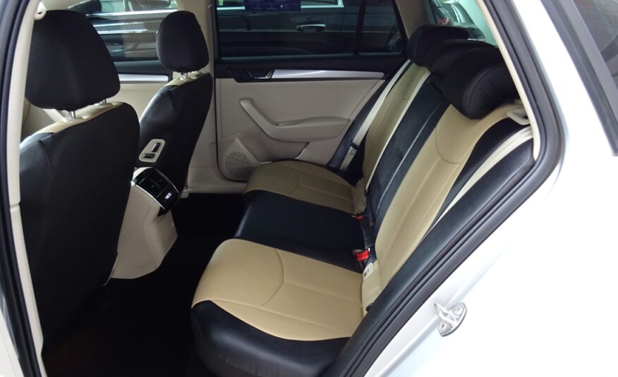 Skoda Superb 2019 πανοραμα