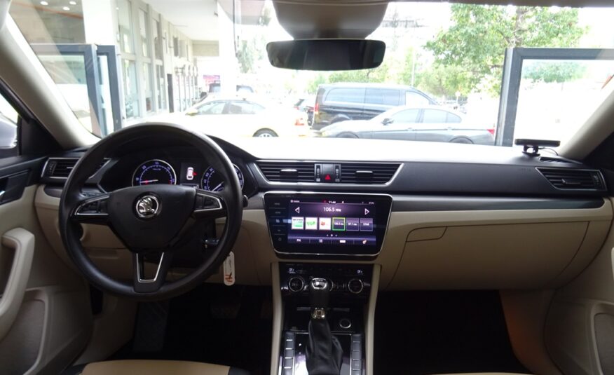 Skoda Superb 2019 πανοραμα
