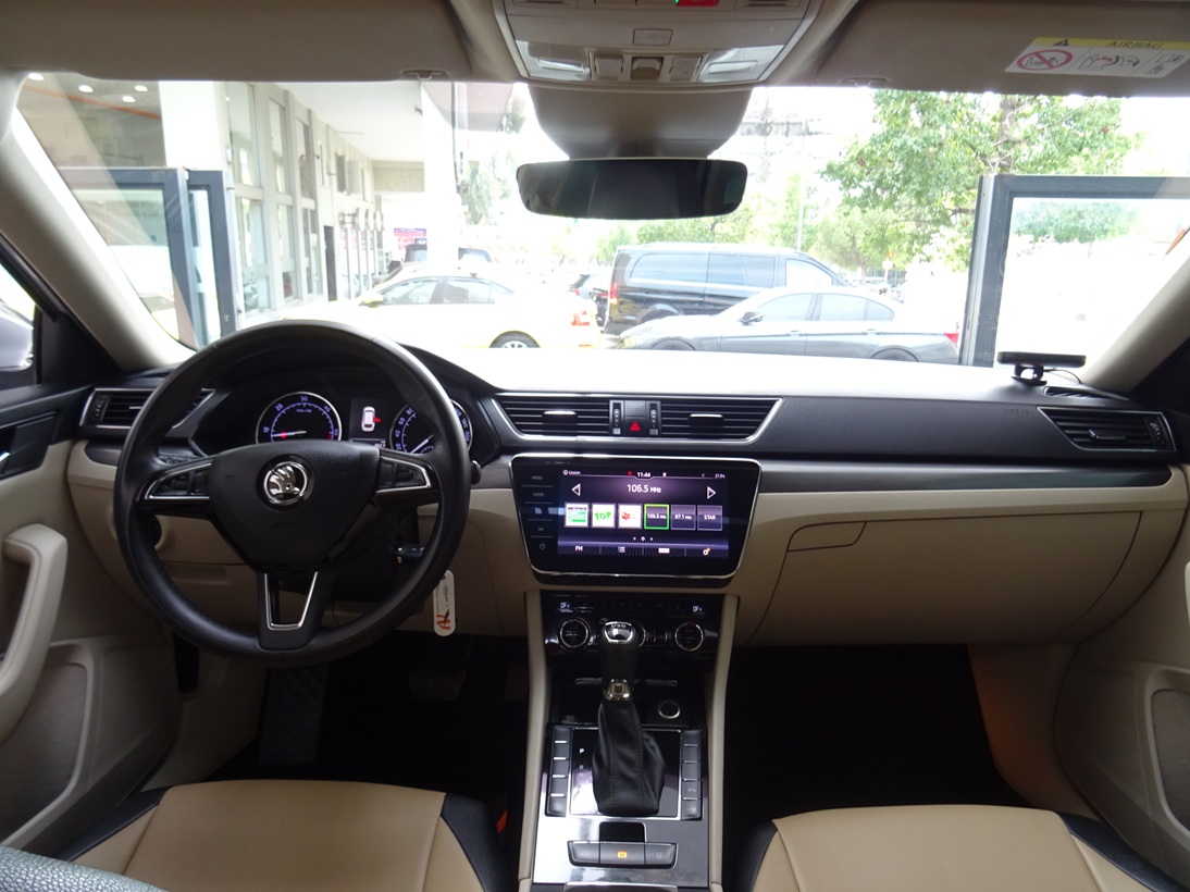 Skoda Superb 2019 πανοραμα