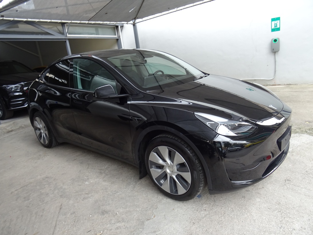 Tesla Model Y 2023 long range