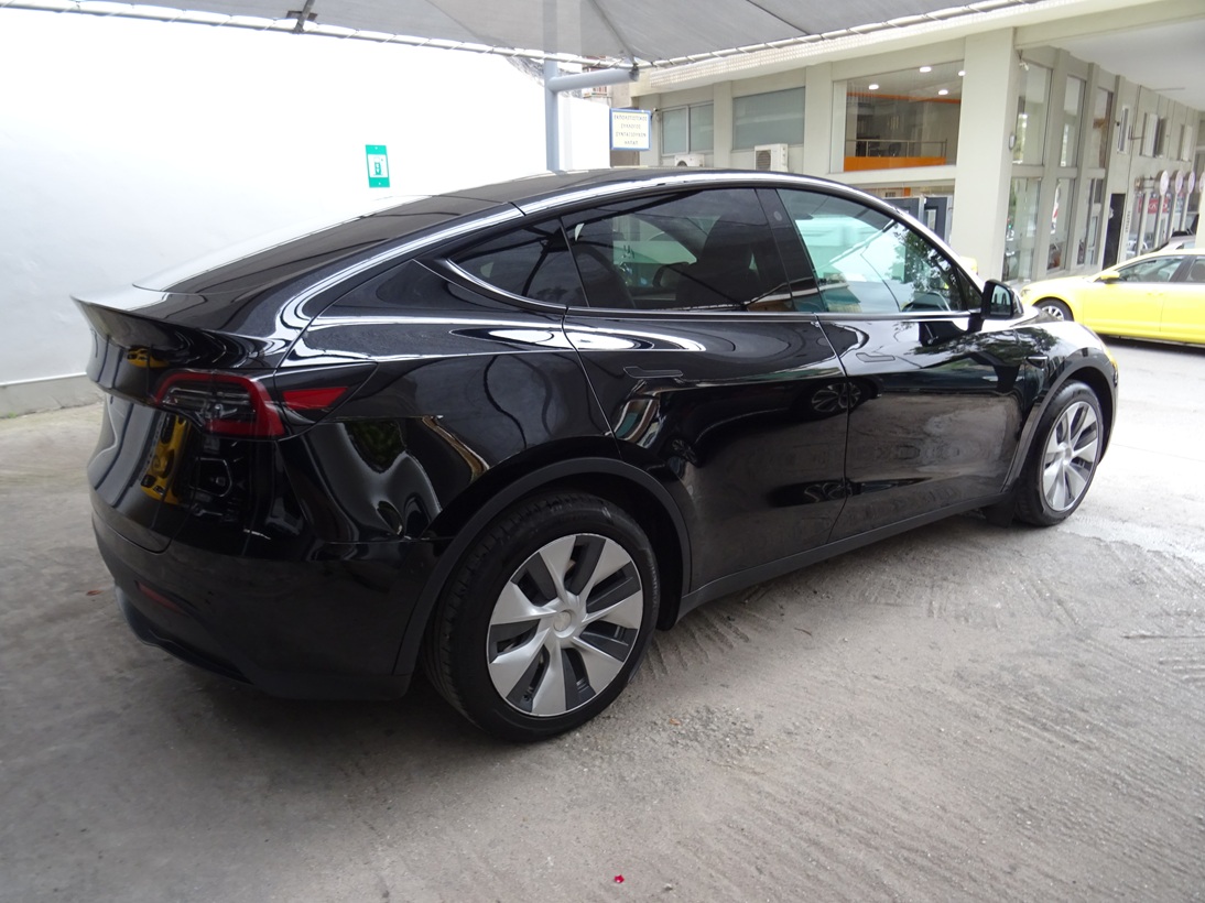 Tesla Model Y 2023 long range