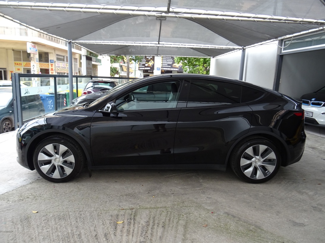Tesla Model Y 2023 long range