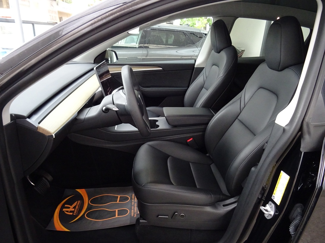 Tesla Model Y 2023 long range