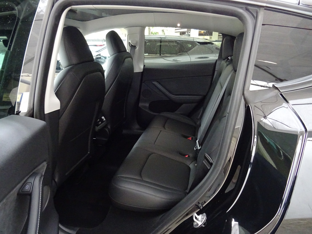 Tesla Model Y 2023 long range