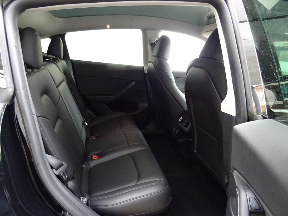 Tesla Model Y 2023 long range