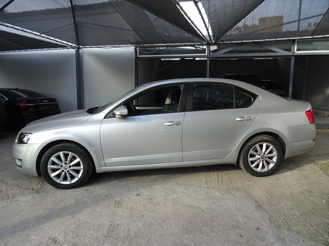 Skoda Octavia 2014 1.6tdi ΑΛΛΑΓΜΕΝΗ ΜΗΧΑΝΗ