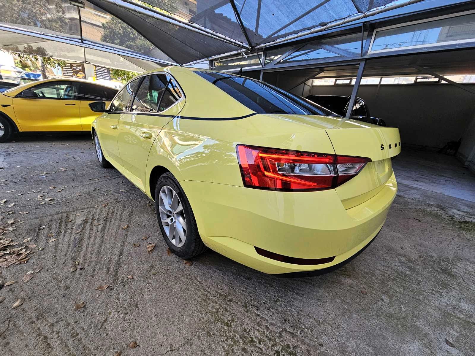 Skoda Superb 2023 2.0 TDI Ambition FACELIFT (1380)