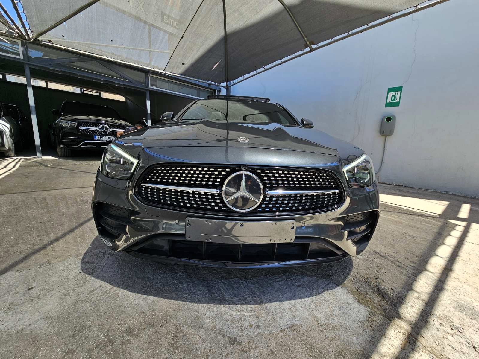 Mercedes-Benz E 220 2021 d AMG Line 9G-TRONIC Panorama LED (145)
