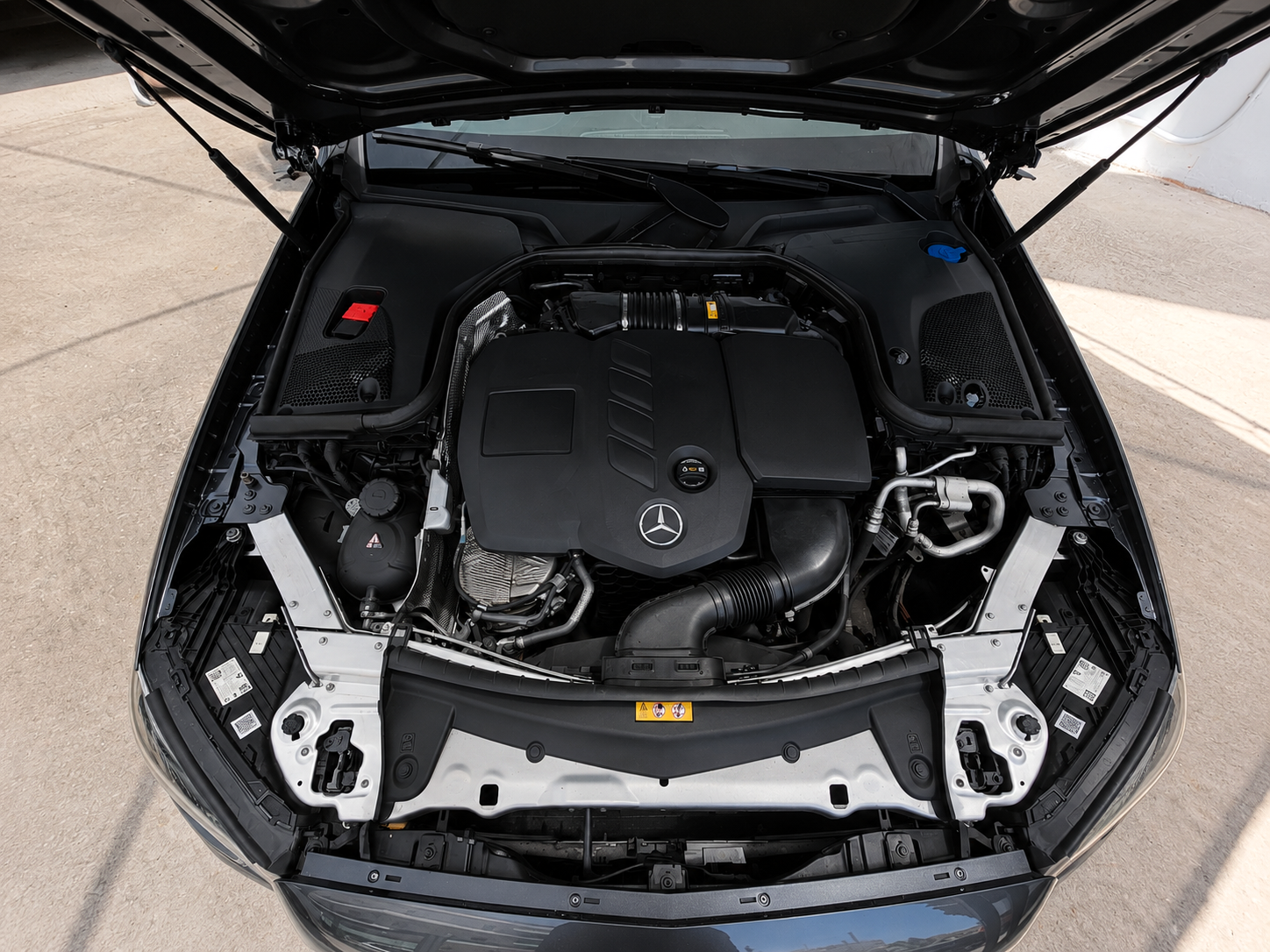 Mercedes-Benz E 220 2021 d AMG Line 9G-TRONIC Panorama LED (145)