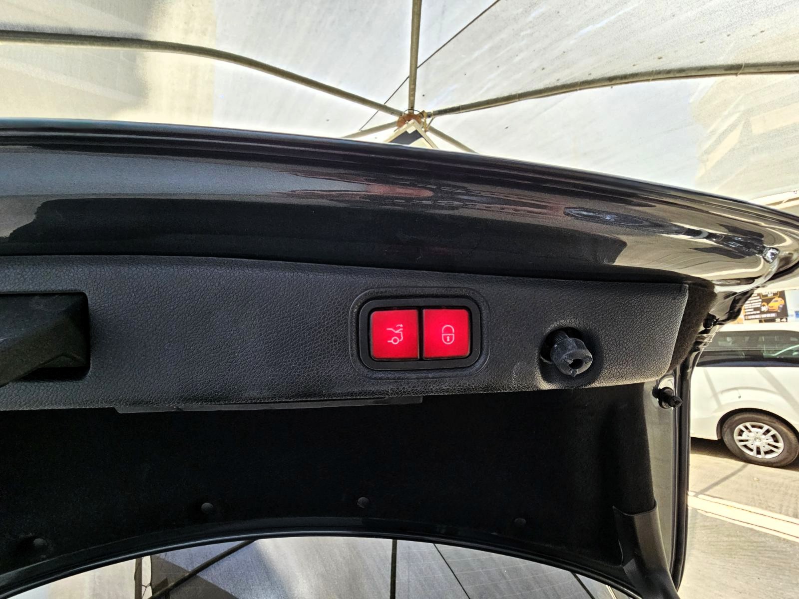 Mercedes-Benz E 220 2021 d AMG Line 9G-TRONIC Panorama LED (145)
