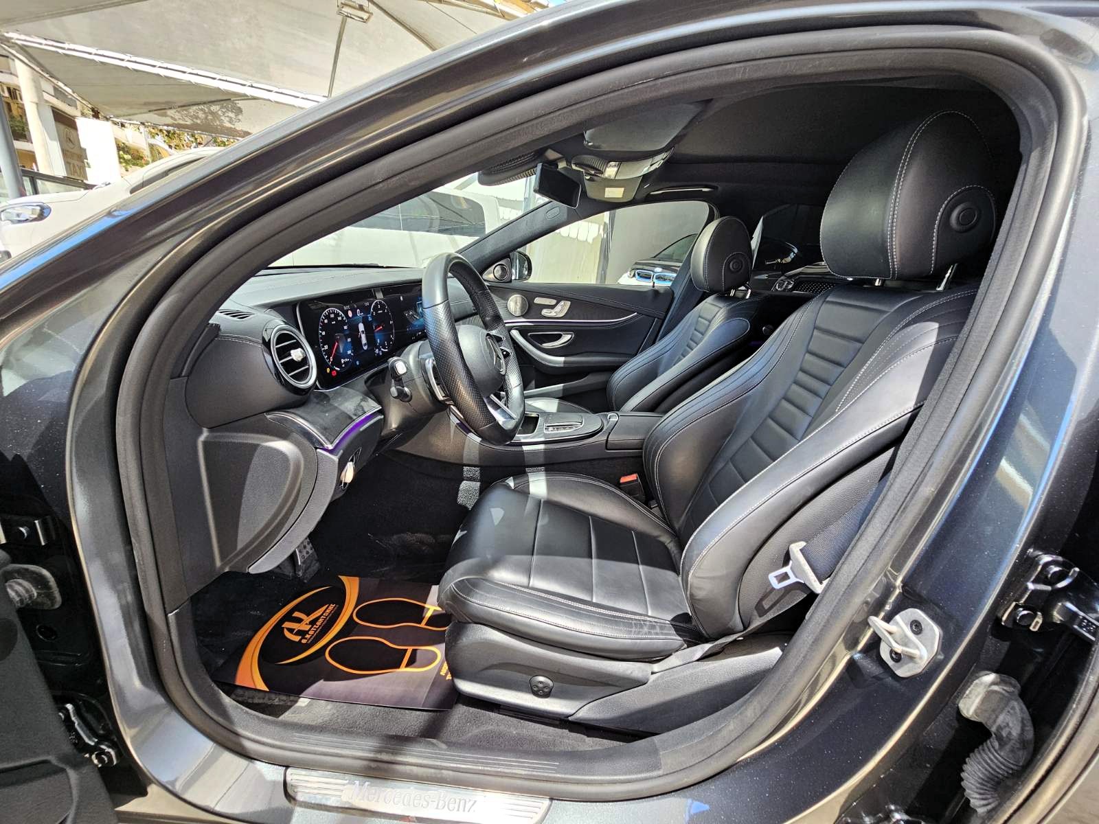 Mercedes-Benz E 220 2021 d AMG Line 9G-TRONIC Panorama LED (145)