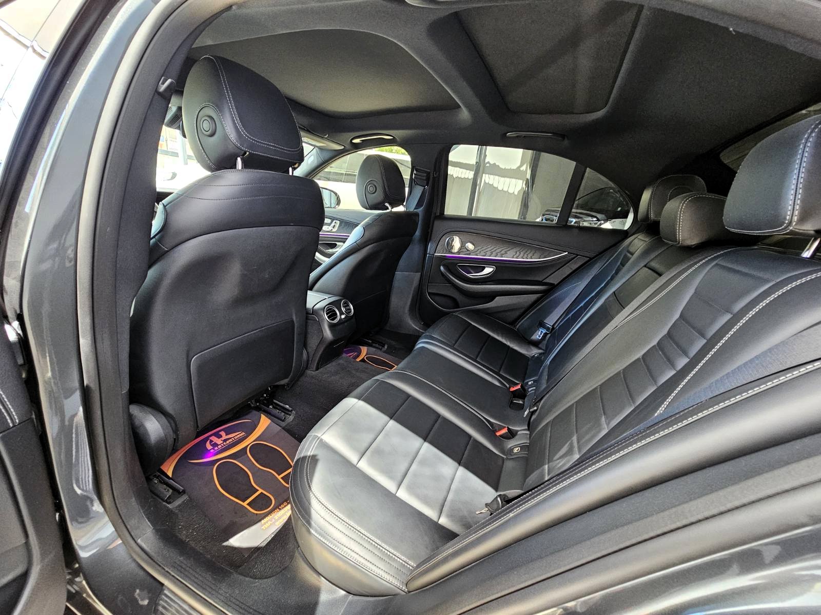 Mercedes-Benz E 220 2021 d AMG Line 9G-TRONIC Panorama LED (145)