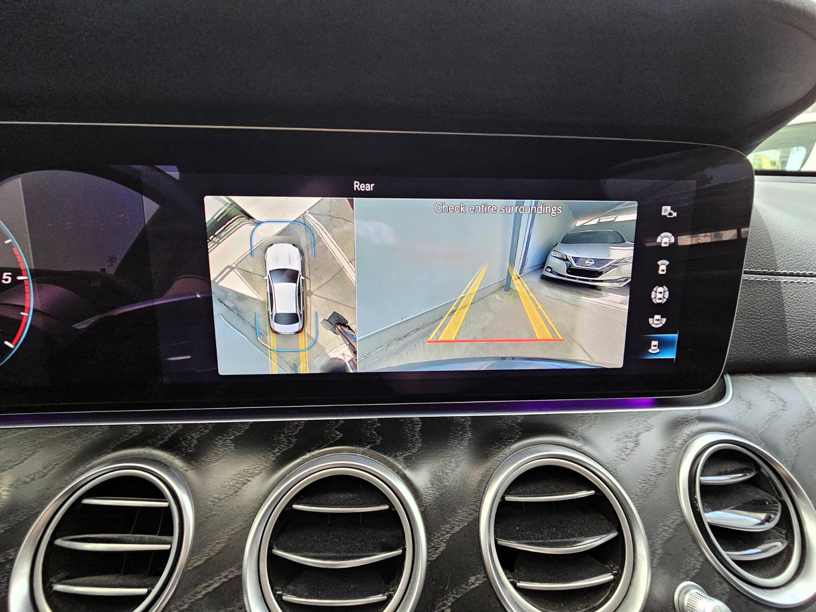 Mercedes-Benz E 220 2021 d AMG Line 9G-TRONIC Panorama LED (145)