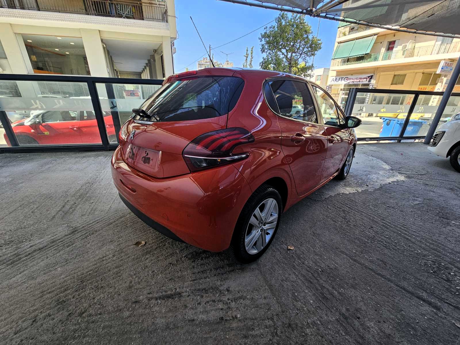 Peugeot 208 2018 1.2 PureTech Style 82HP NAVI (146)