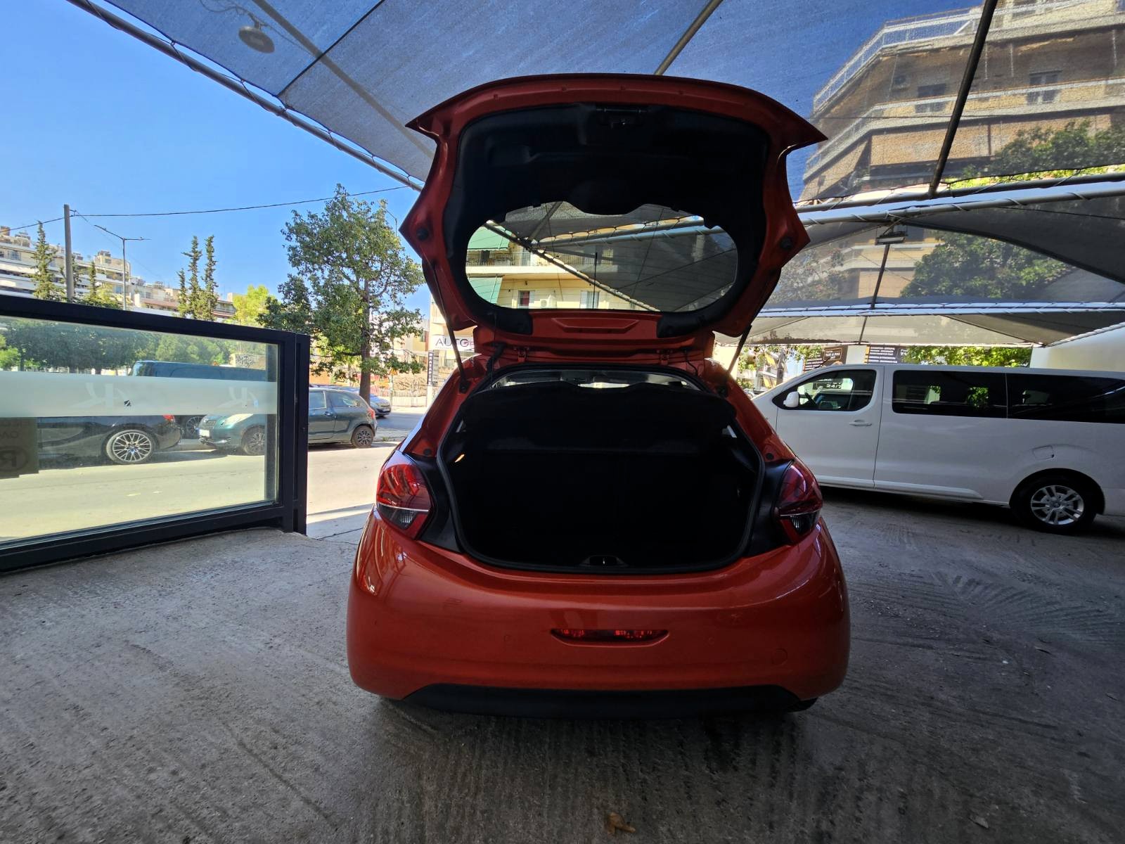 Peugeot 208 2018 1.2 PureTech Style 82HP NAVI (146)