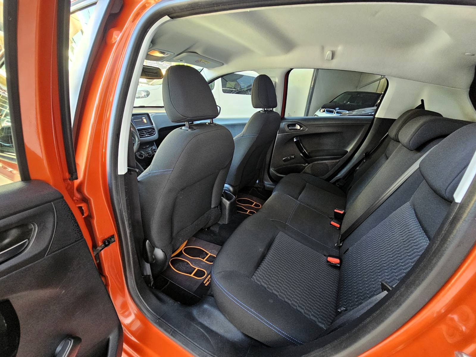 Peugeot 208 2018 1.2 PureTech Style 82HP NAVI (146)