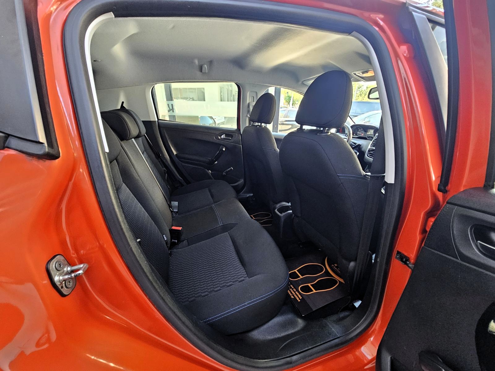 Peugeot 208 2018 1.2 PureTech Style 82HP NAVI (146)