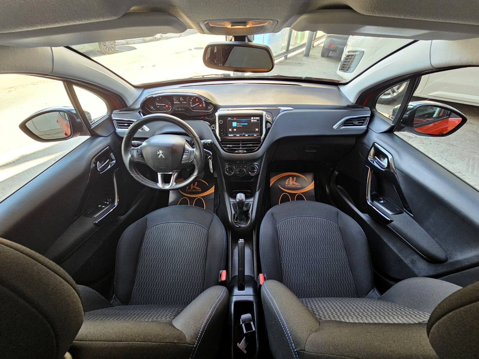 Peugeot 208 2018 1.2 PureTech Style 82HP NAVI (146)