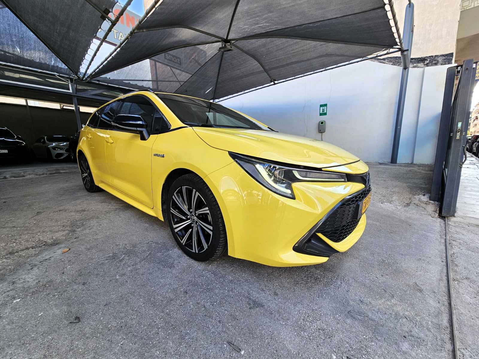Toyota Corolla 2022 1.8 Hybrid (Πωλείται το αμάξι & άδεια)