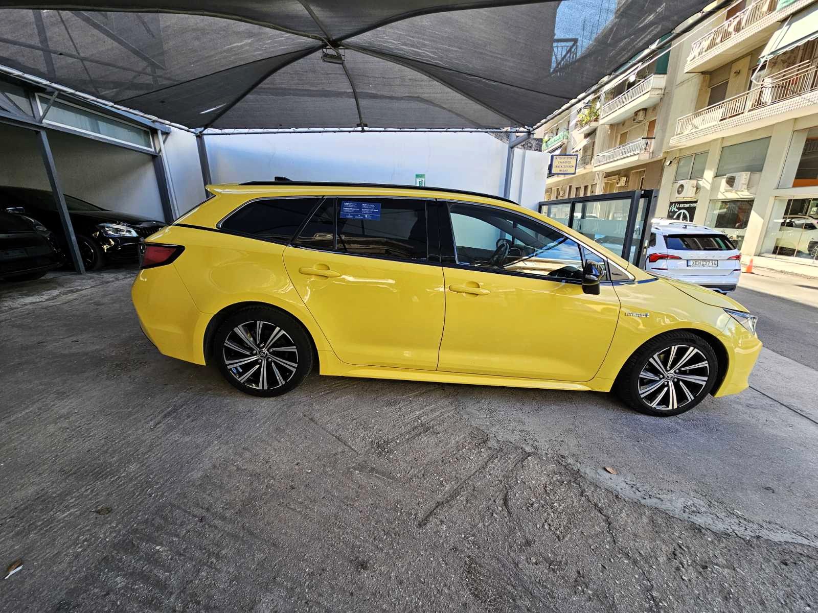 Toyota Corolla 2022 1.8 Hybrid (Πωλείται το αμάξι & άδεια)