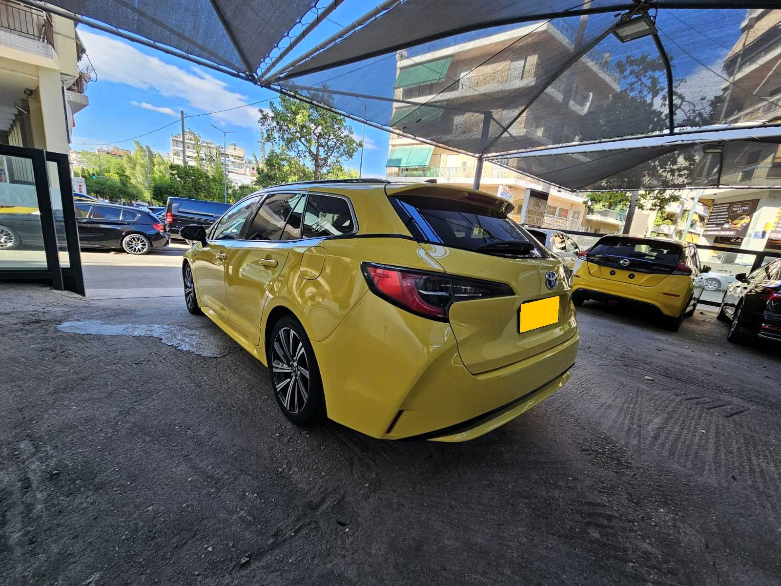 Toyota Corolla 2022 1.8 Hybrid (Πωλείται το αμάξι & άδεια)
