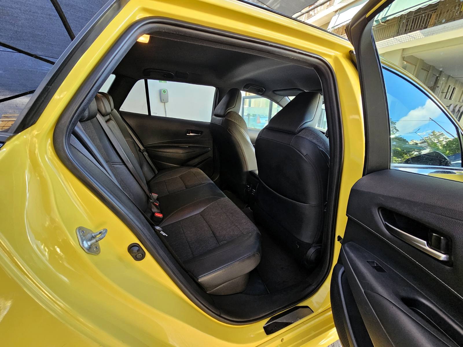 Toyota Corolla 2022 1.8 Hybrid (Πωλείται το αμάξι & άδεια)