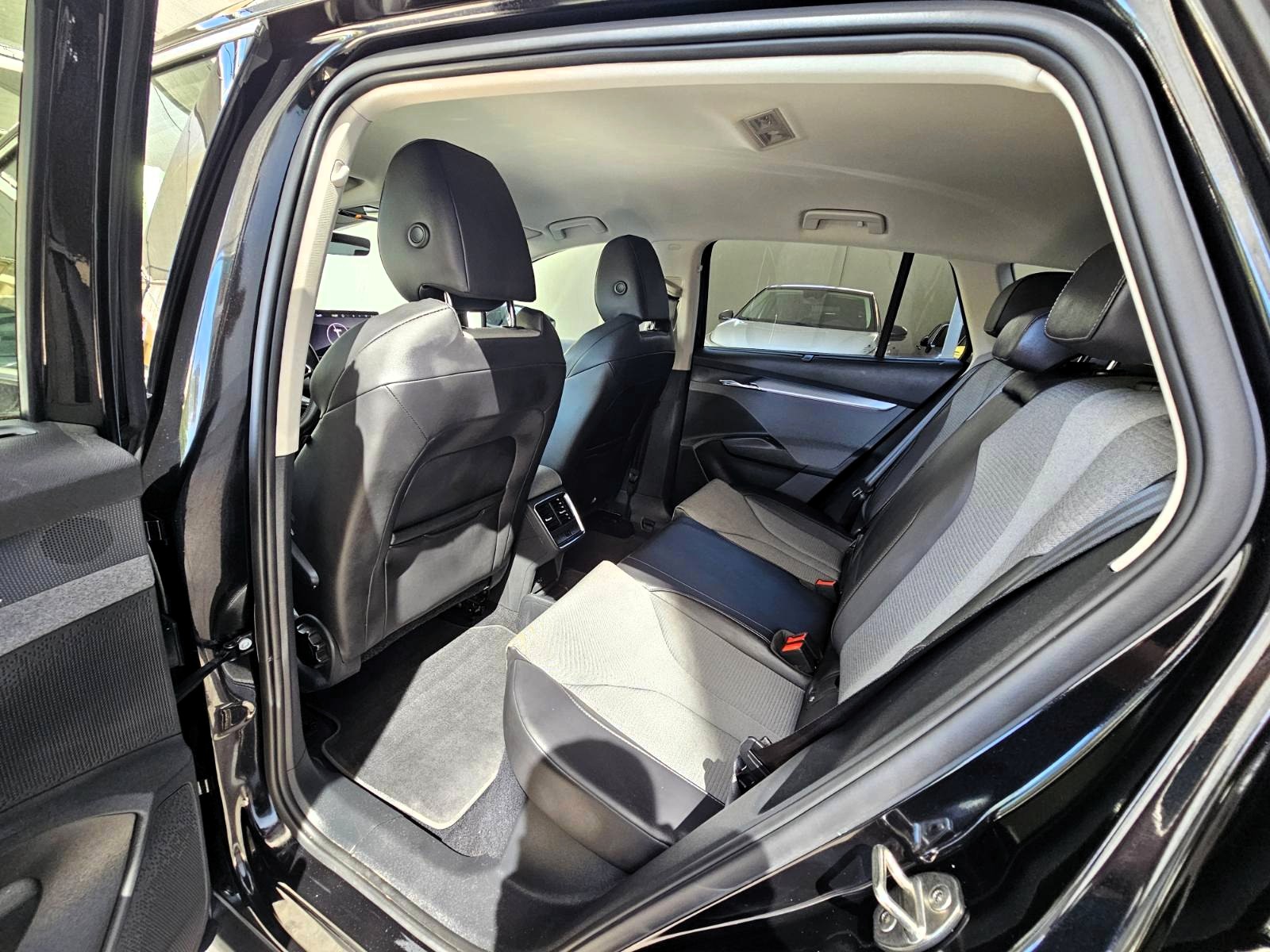 Skoda Enyaq 2023 82kWh 204HP | Navi | Camera | LED | CarPlay