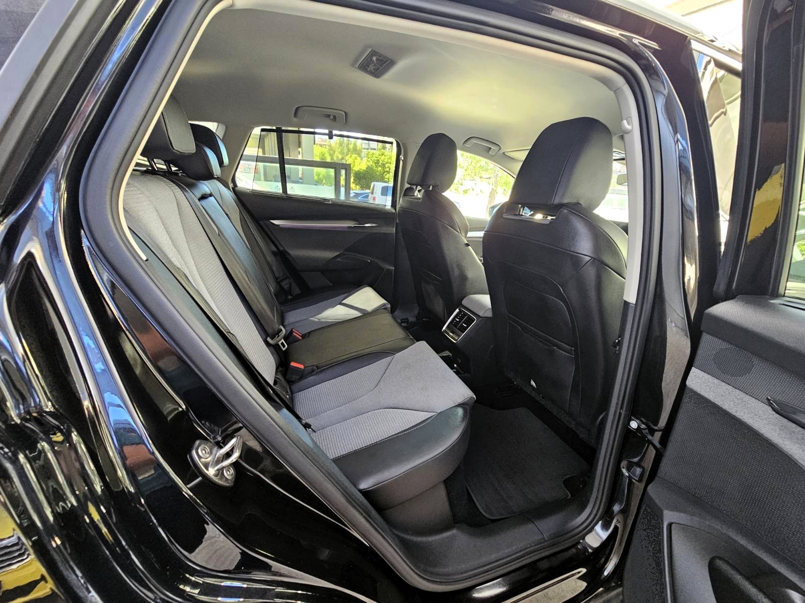 Skoda Enyaq 2023 82kWh 204HP | Navi | Camera | LED | CarPlay