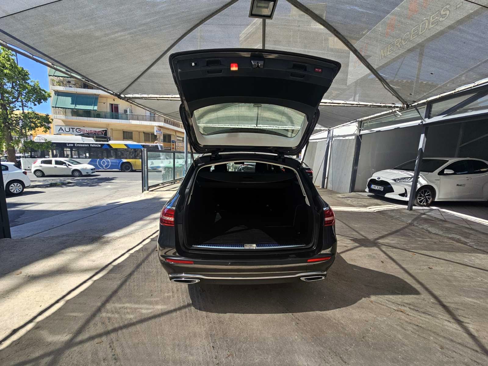 Mercedes-Benz E 220 2023 d Avantgarde | LED | Navi | Camera |